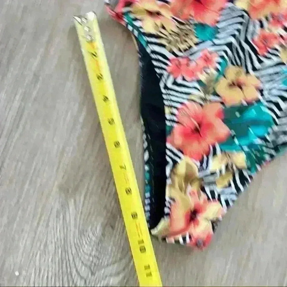 REVAMPED FLORAL GREEN YELLOW ONE PIECE CRISS  CROSS OPEN SIDES SWIMSUIT SIZE M - Picture 7 of 10
